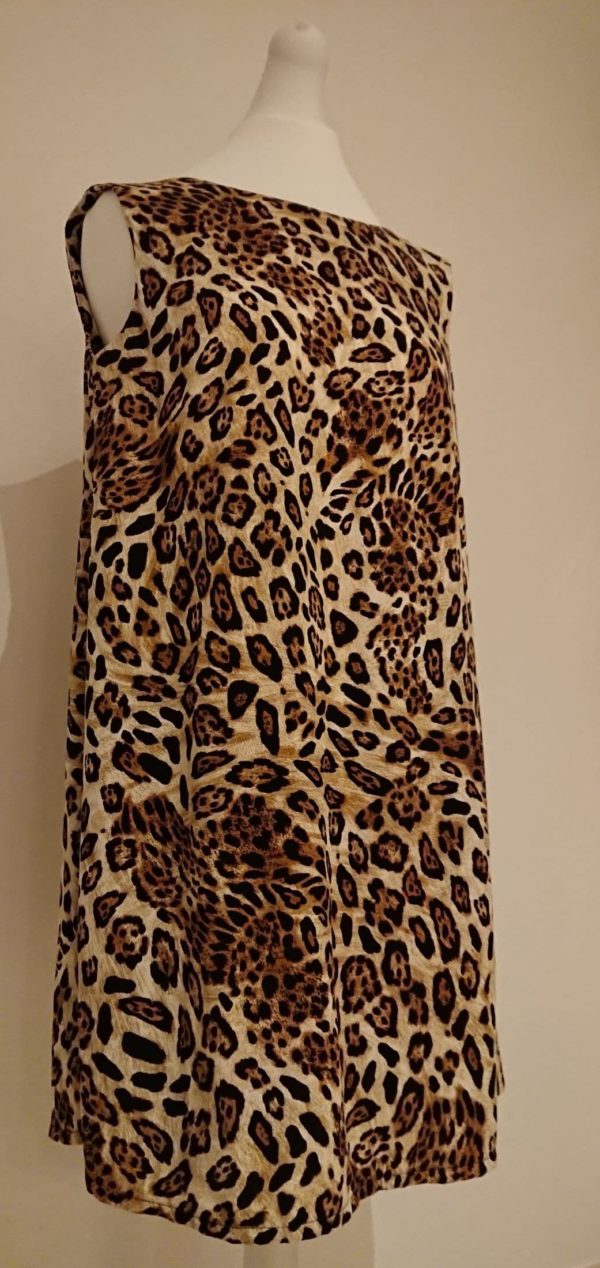 robe-leopard-sur-mannequin