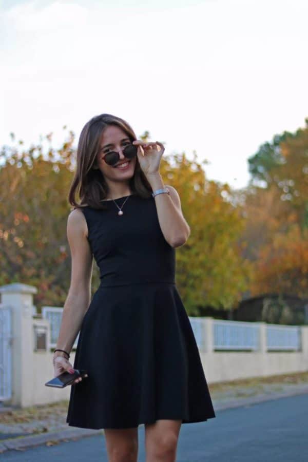 petite-robe-noire-sun-glasses